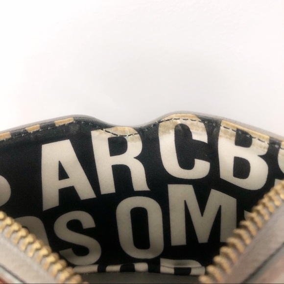 Authentic Marc Jacobs grey wallet wristlet holder - Picture 9 of 11